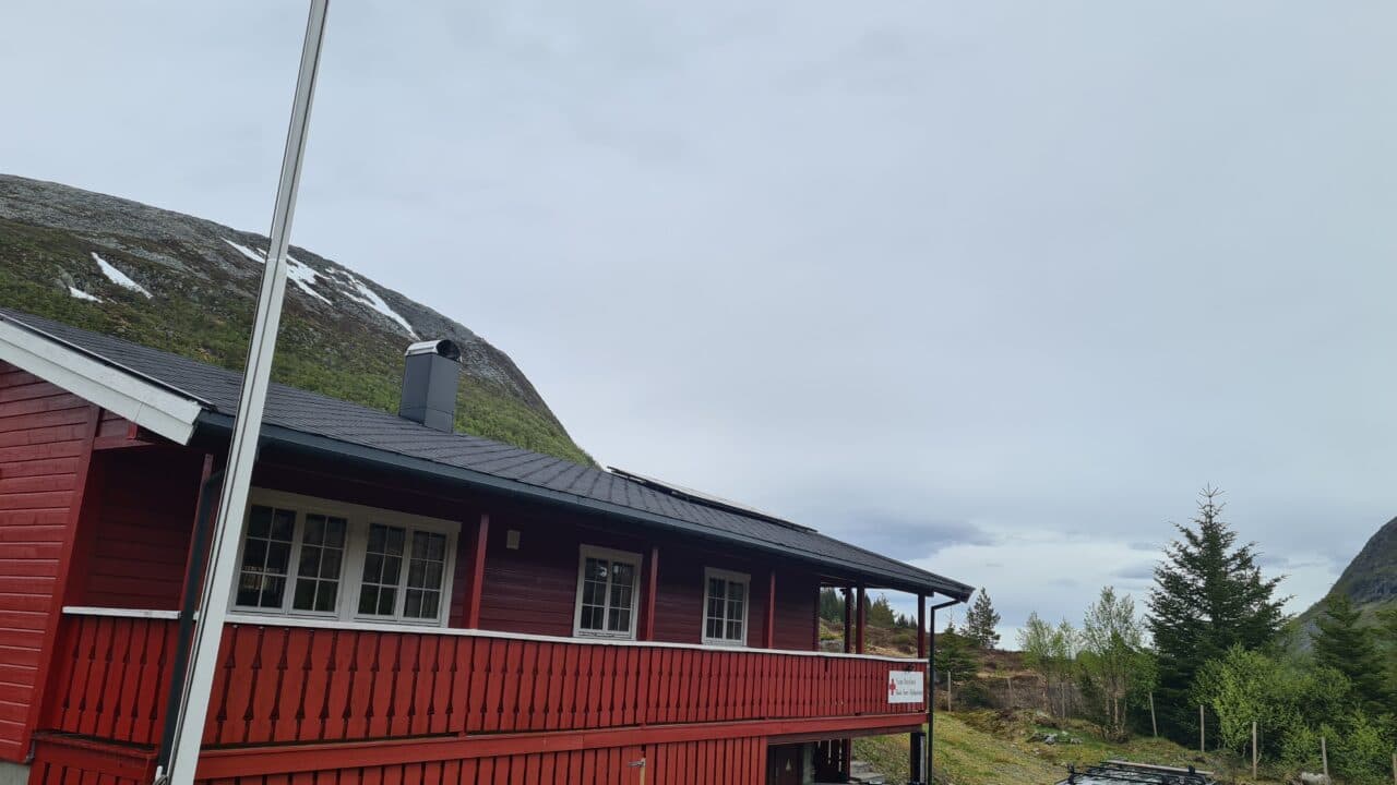 Røde Kors hytte Vatne og Tennfjord-1